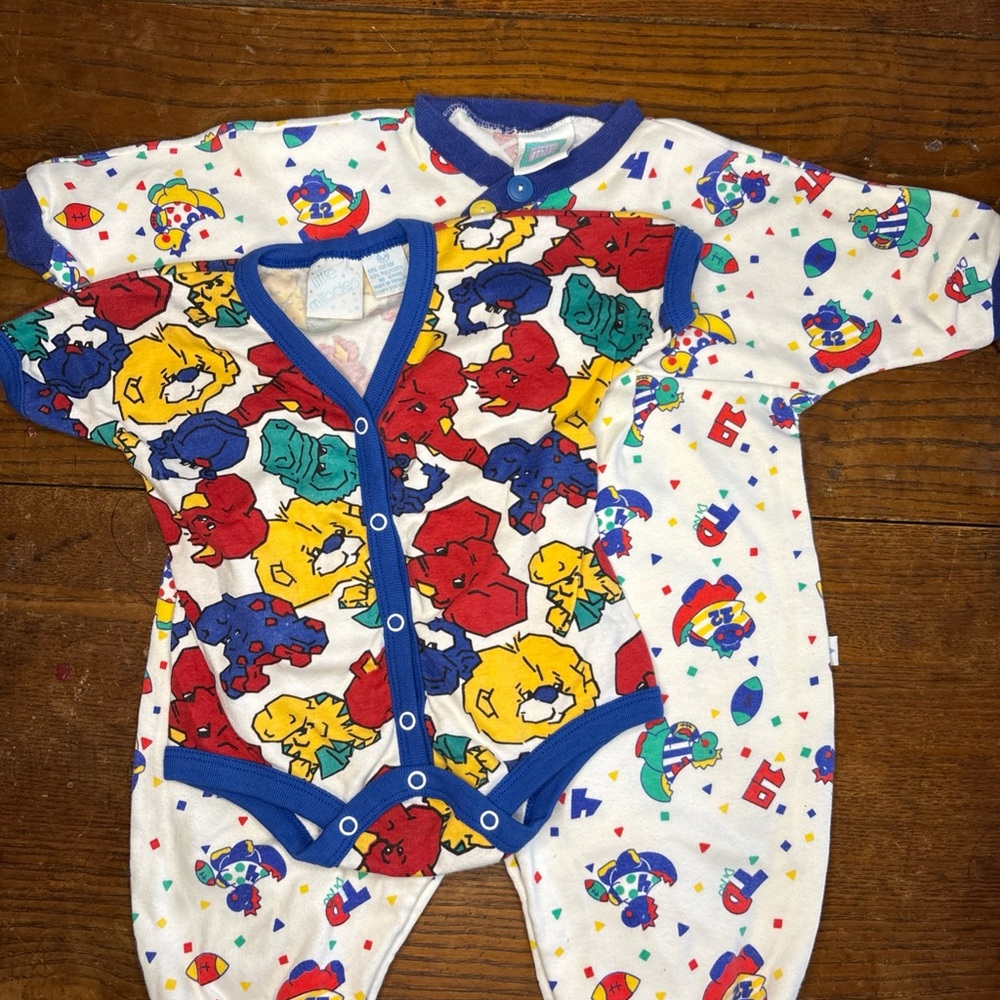 2 Vntg Football Dinosaur Zoo Animal Colorblock 6-9m Romper And 3-6m One Piece.